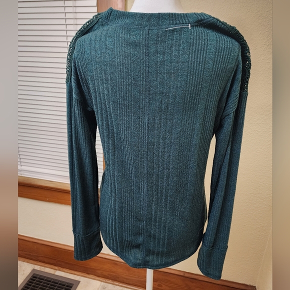 Like New! Maurices Long Sleeve Button Down Tie Front Green Top~ XS~ - Picture 6 of 11
